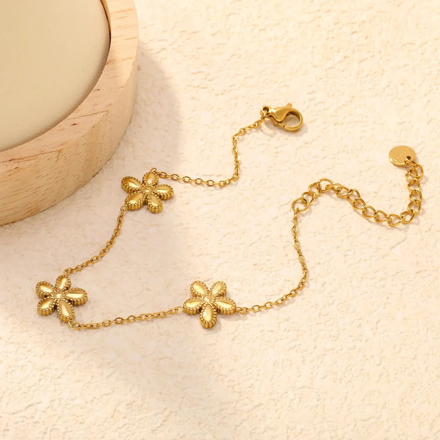 Elegant 304L Stainless Steel Gold Flower Bracelet for Women