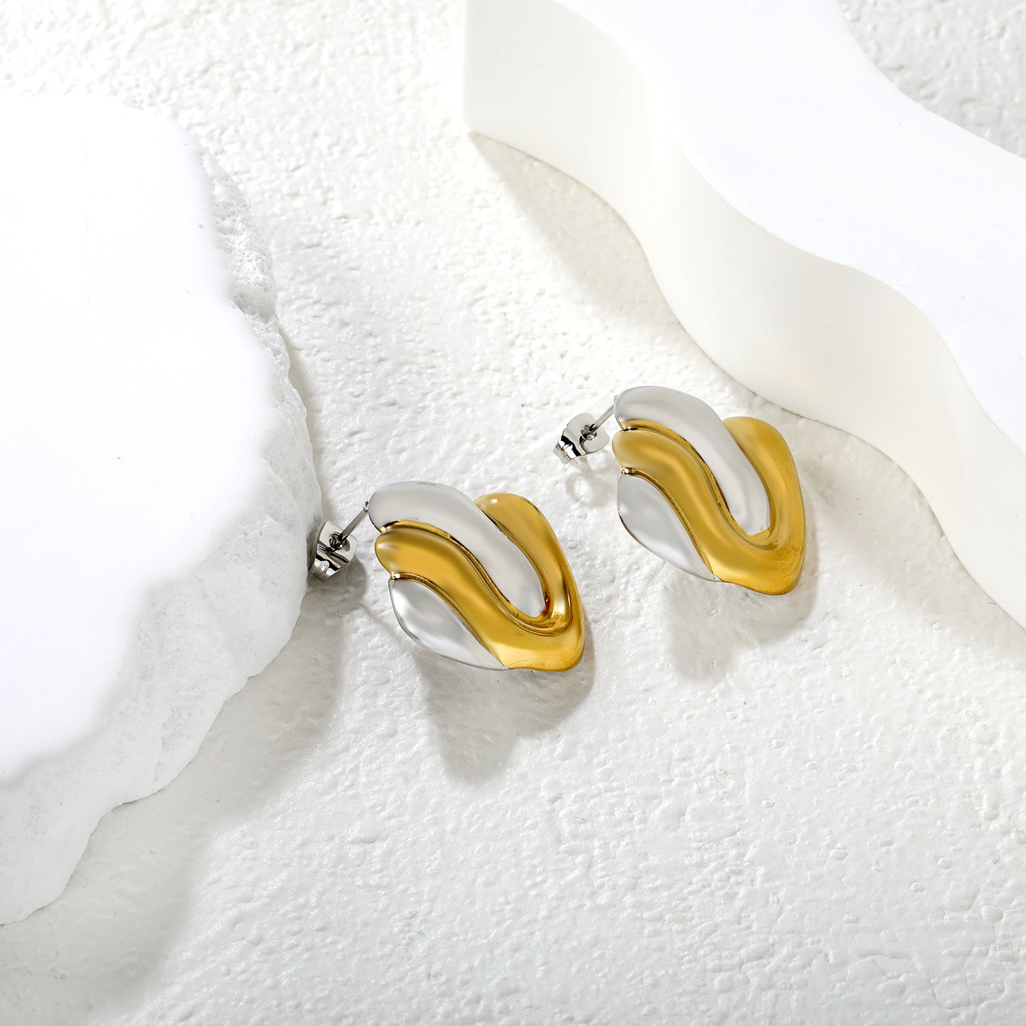 Wholesale Waterproof Two-Tone Sculpted Wave Heart Stud Earrings
