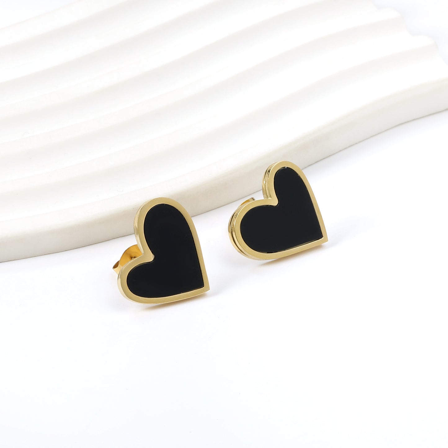 Wholesale Stainless Steel Heart Stud Earrings with Black Shells Regal Sparkle