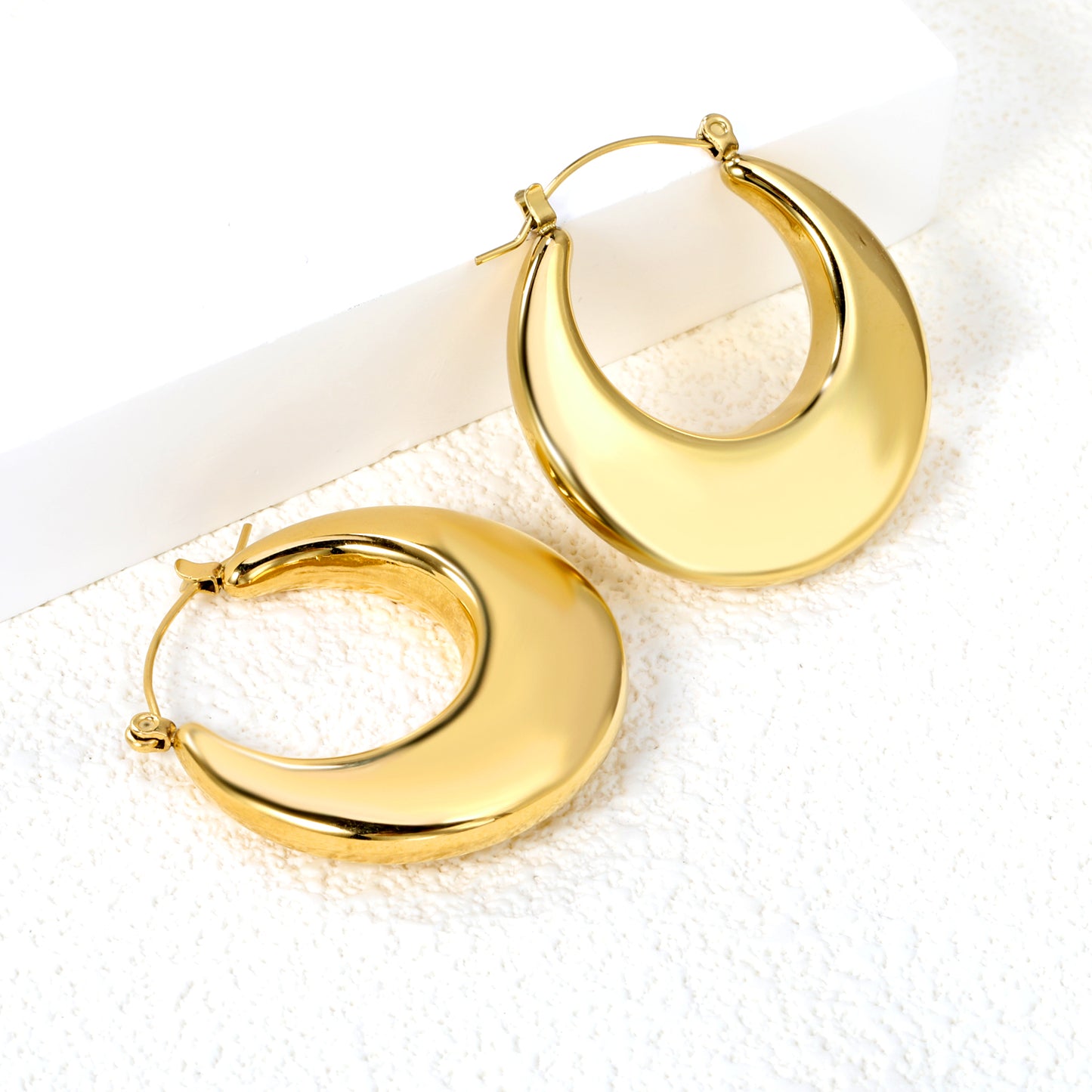 Wholesale 18k gold-plated hollow crescent earrings