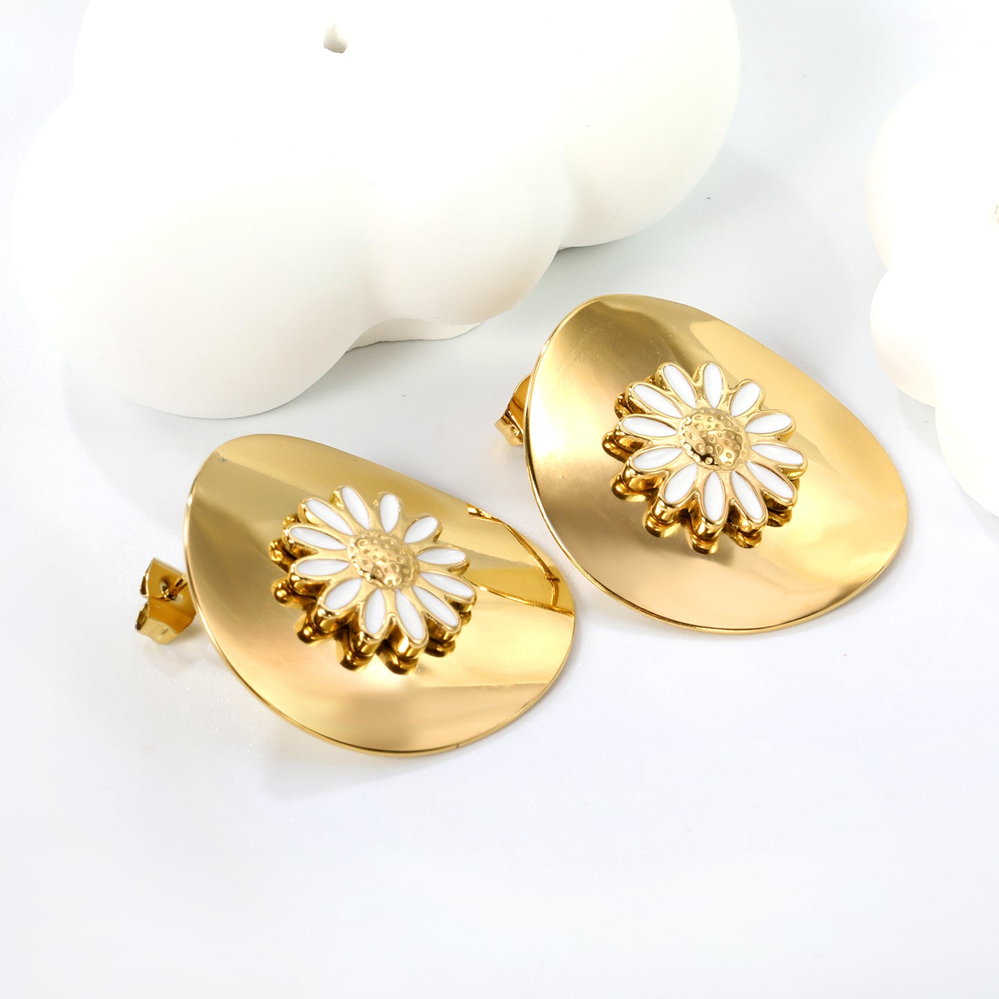 Wholesale Stainless Steel Oval Piece with White Drip Oil Daisy Earrings Fresh Design