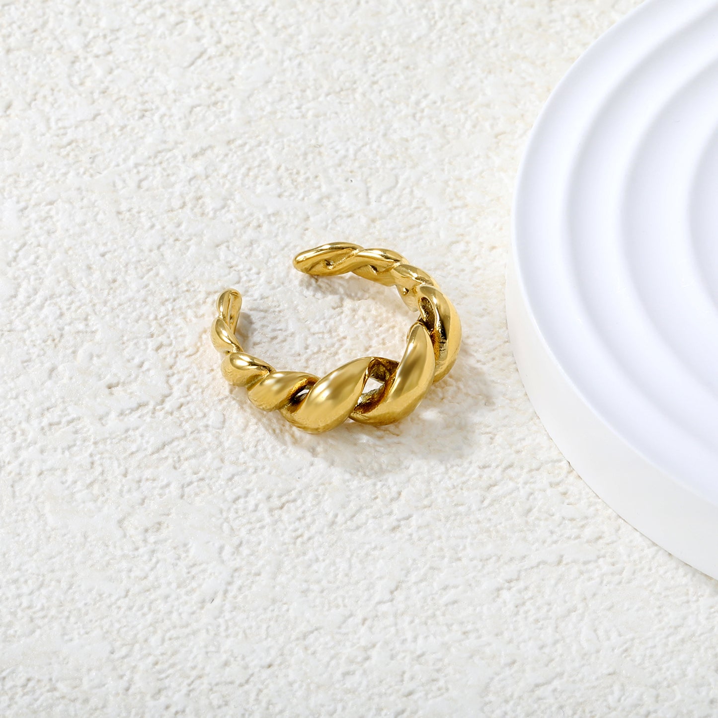 Wholesale 18K Gold Plated Woven Twist Ring Interlaced Texture Industrial Heritage Light Luxury
