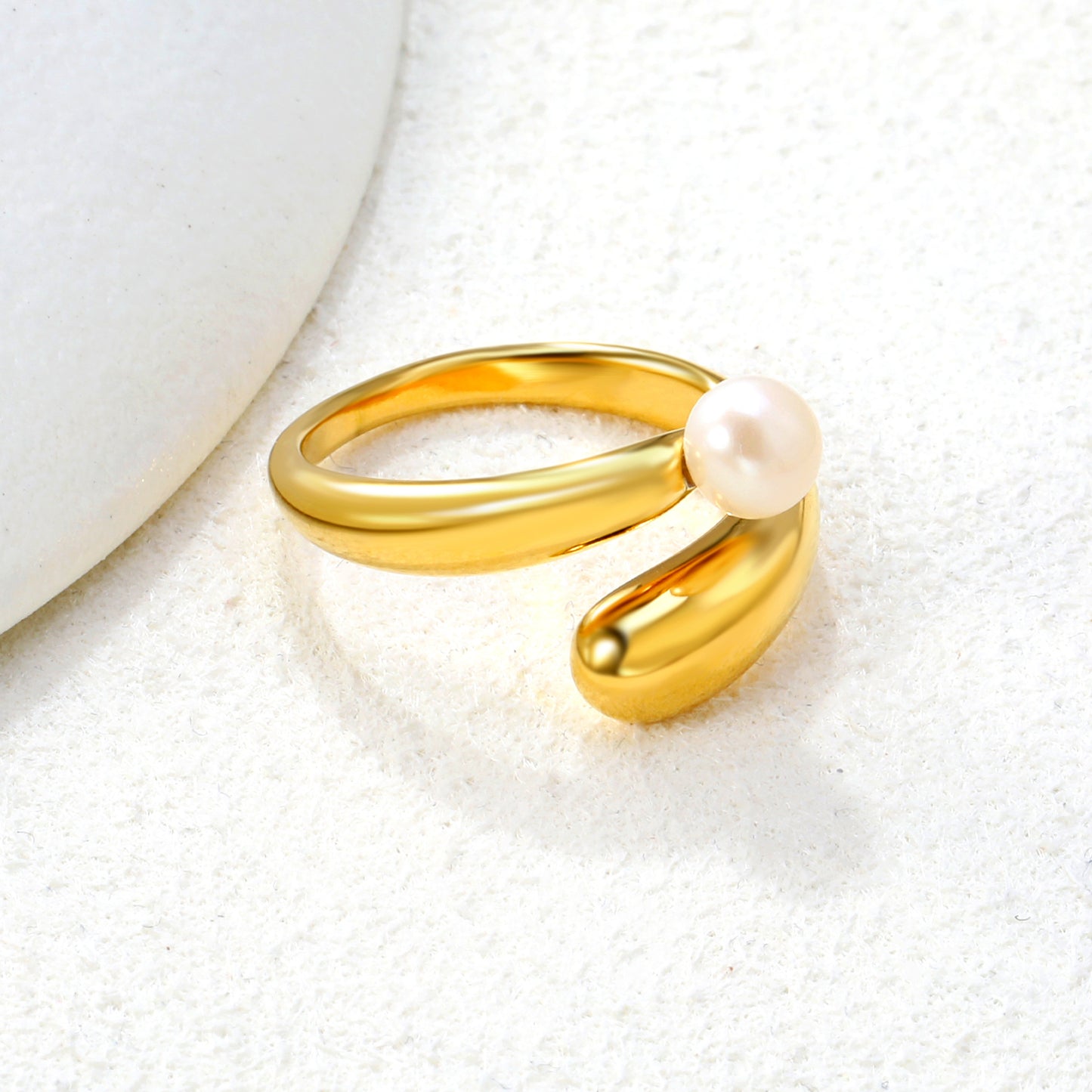 Wholesale Pearl Curved Minimalist 18K Gold Stainless Steel Ring