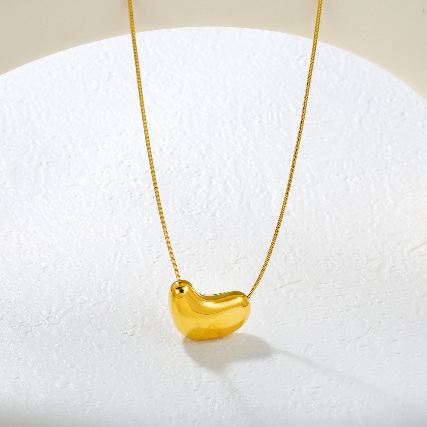 Wholesale 18K Gold Plated Pod-Shaped Pendant Necklace Organic Curve Minimalist Natural