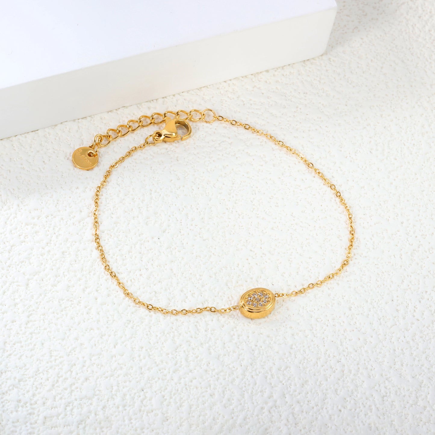 Wholesale 18K Gold Plated Circle Diamond Bracelet Halo Setting Delicate Chain Timeless Minimalist Art