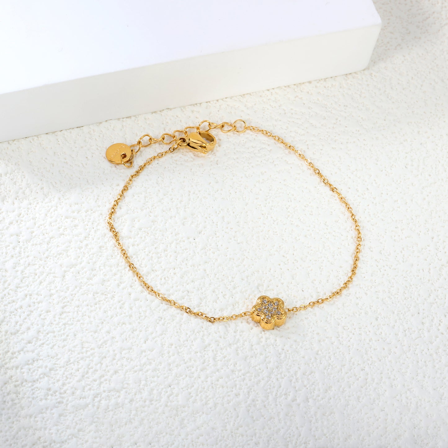 Wholesale 18K Gold Plated Floral Diamond Bracelet Blossom Setting Delicate Chain Botanical Luxury Art