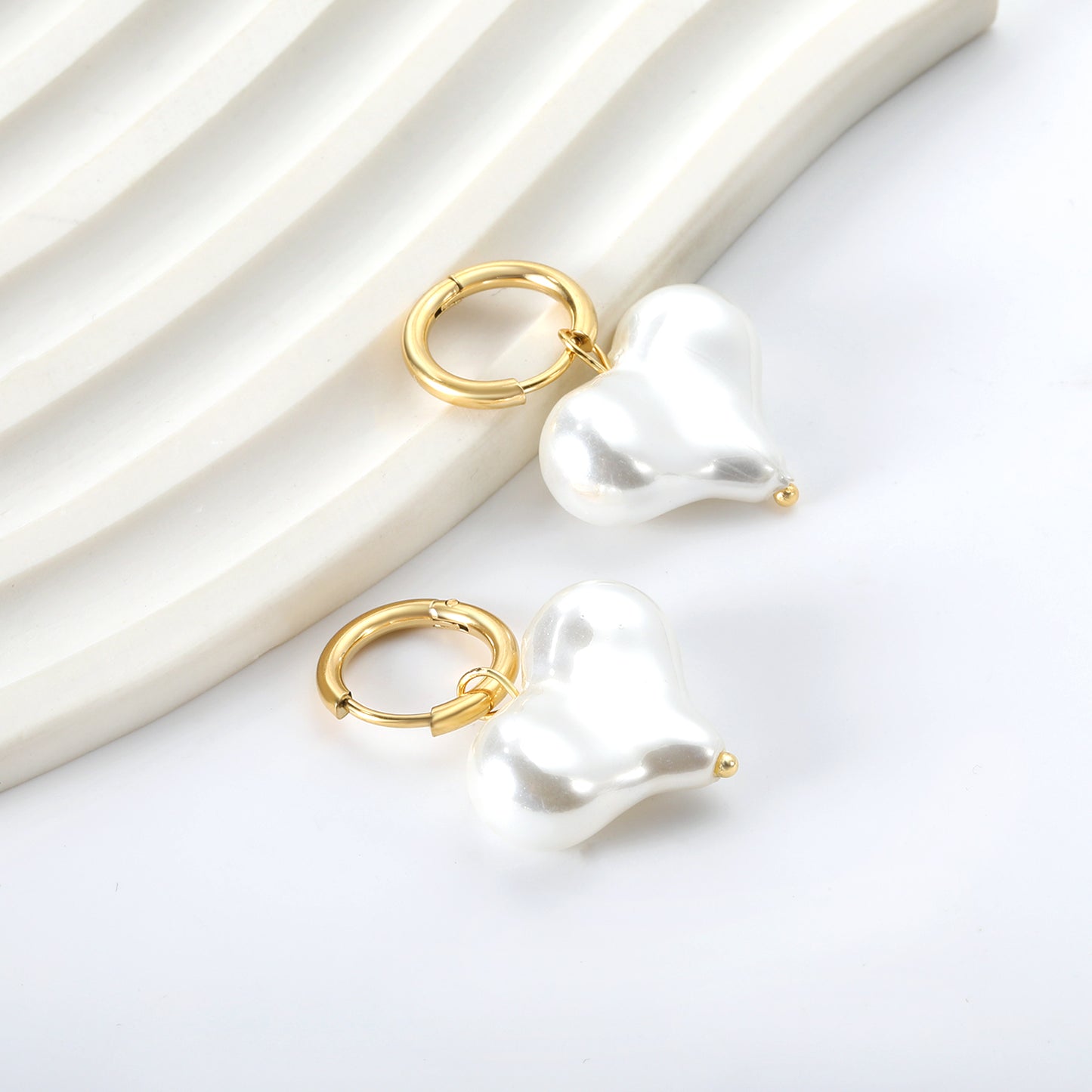 Wholesale Stainless Steel Circle with Heart White Pearl Earrings Simple Chic