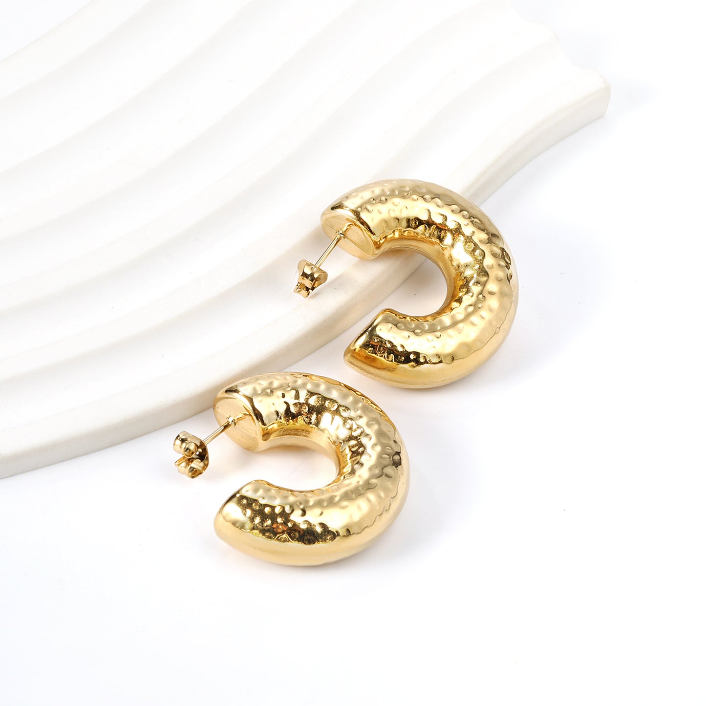 Bulk 18k Gold Grooved Crescent Earrings Retro Vintage