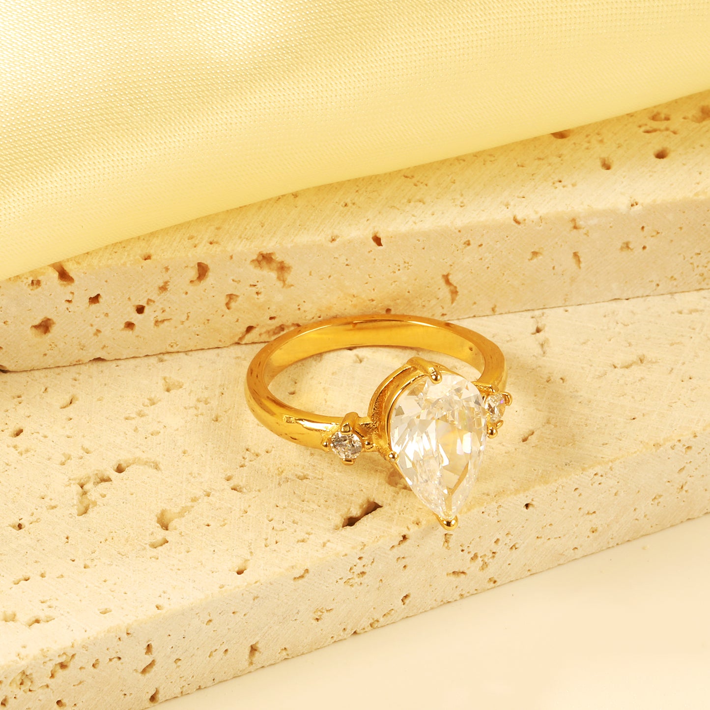 Wholesale Gold Solitaire Diamond Ring Luxury Bridal Jewelry