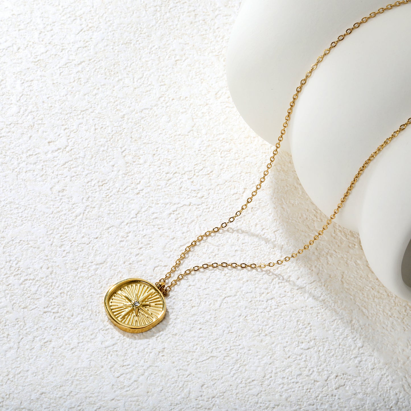 Wholesale 18K Gold Plated Sunburst Diamond Medallion Necklace Radial Texture Light Luxury