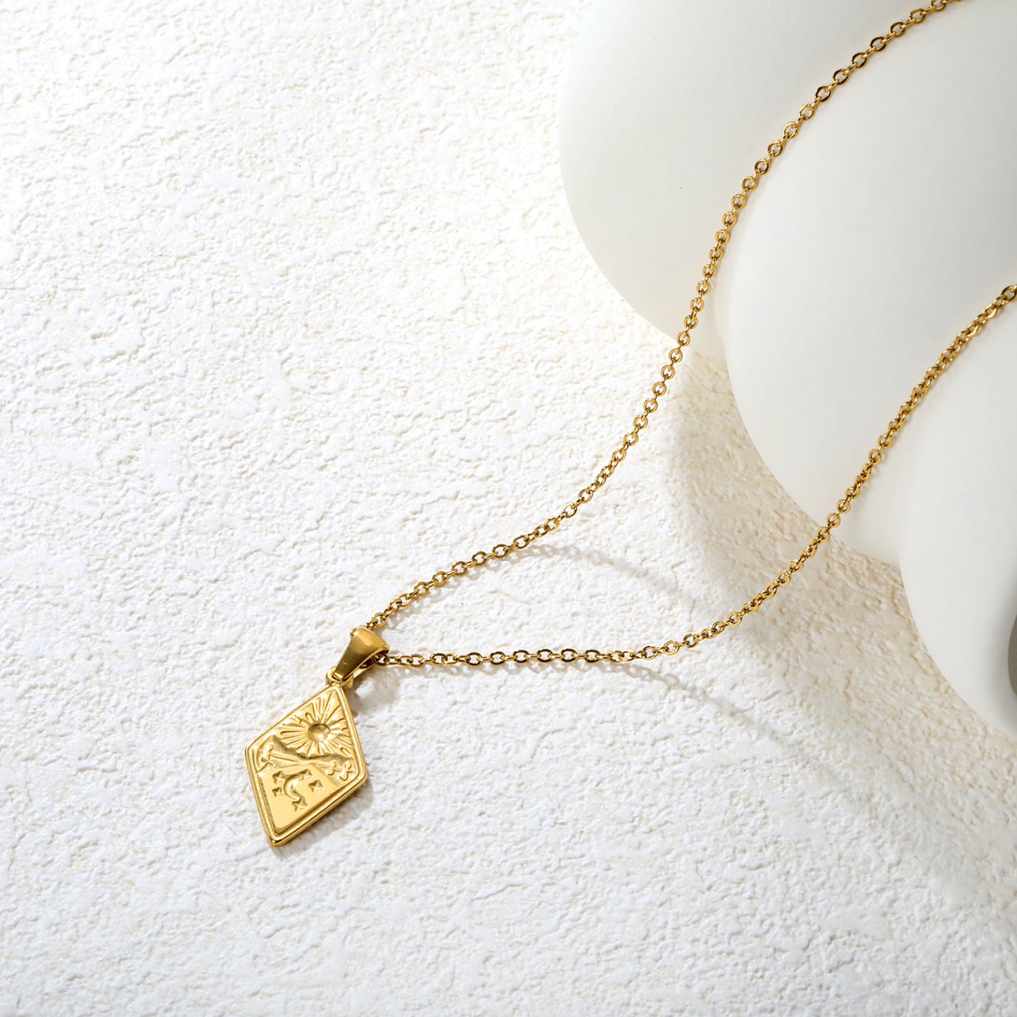 Wholesale 18K Gold Plated Diamond-Cut Pendant Necklace Faceted Texture Industrial Luxury