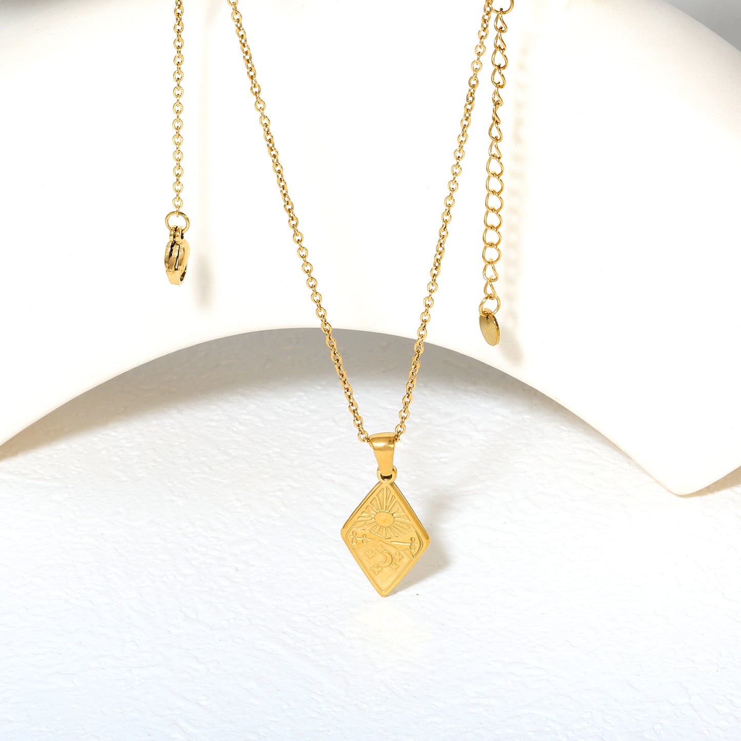 Wholesale 18K Gold Plated Diamond-Cut Pendant Necklace Faceted Texture Industrial Luxury