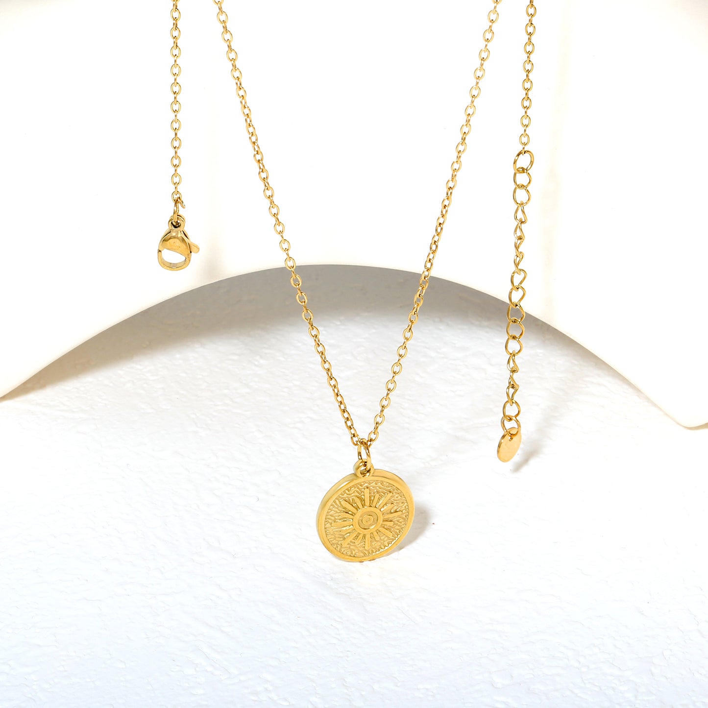 Wholesale 18K Gold Plated Sunburst Medallion Necklace Radial Texture Industrial Natural