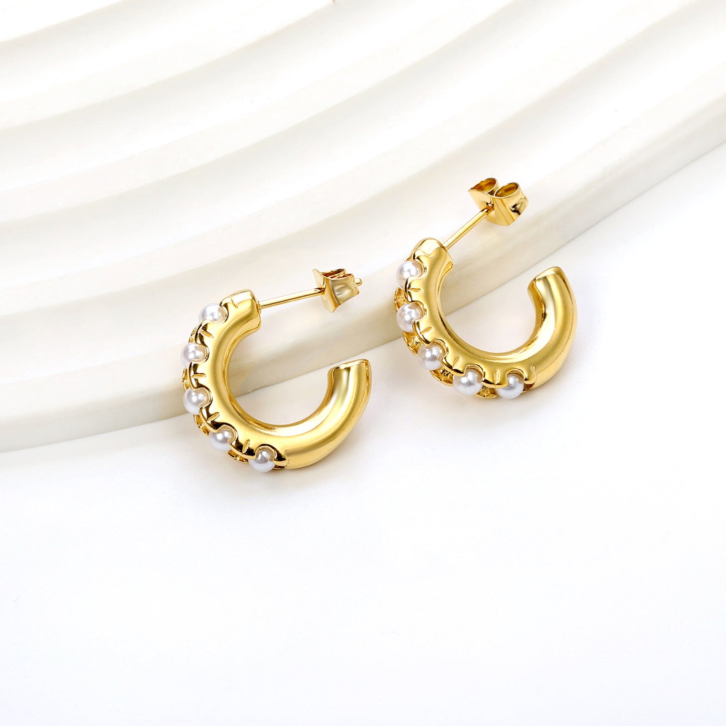 Wholesale Stainless Steel C-shaped Earrings with 5 White Pearls