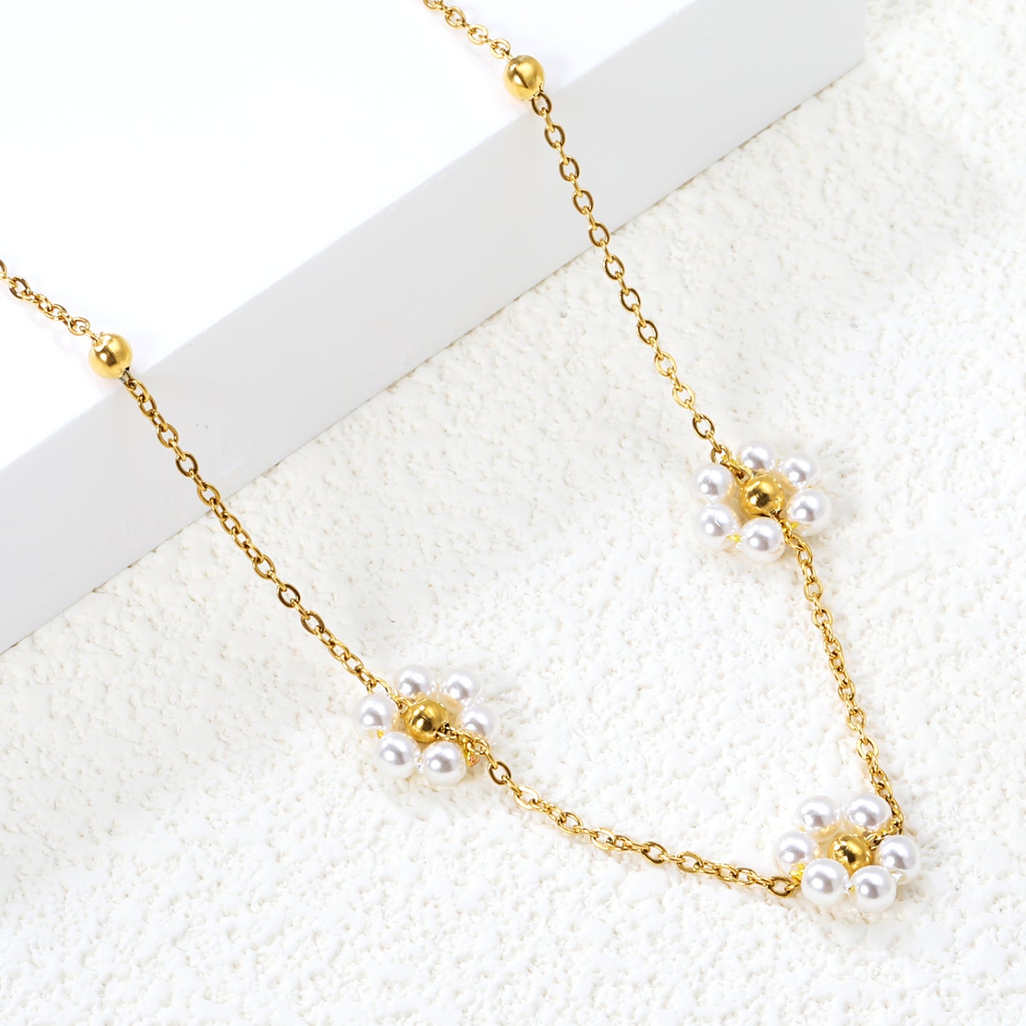 Wholesale Stainless Steel Beads 3 Flowers with White Pearls Pendant Necklace
