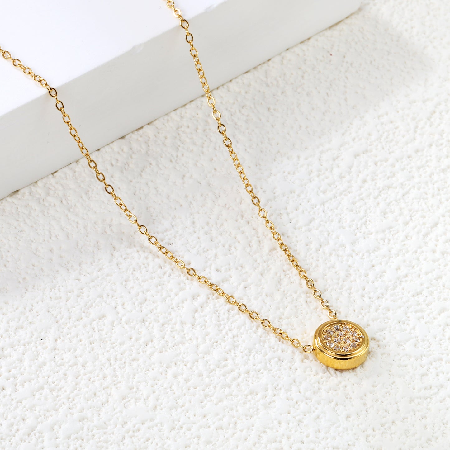 Wholesale 18K Gold Plated Circle Diamond Pendant Necklace Concentric Texture Minimalist Luxury