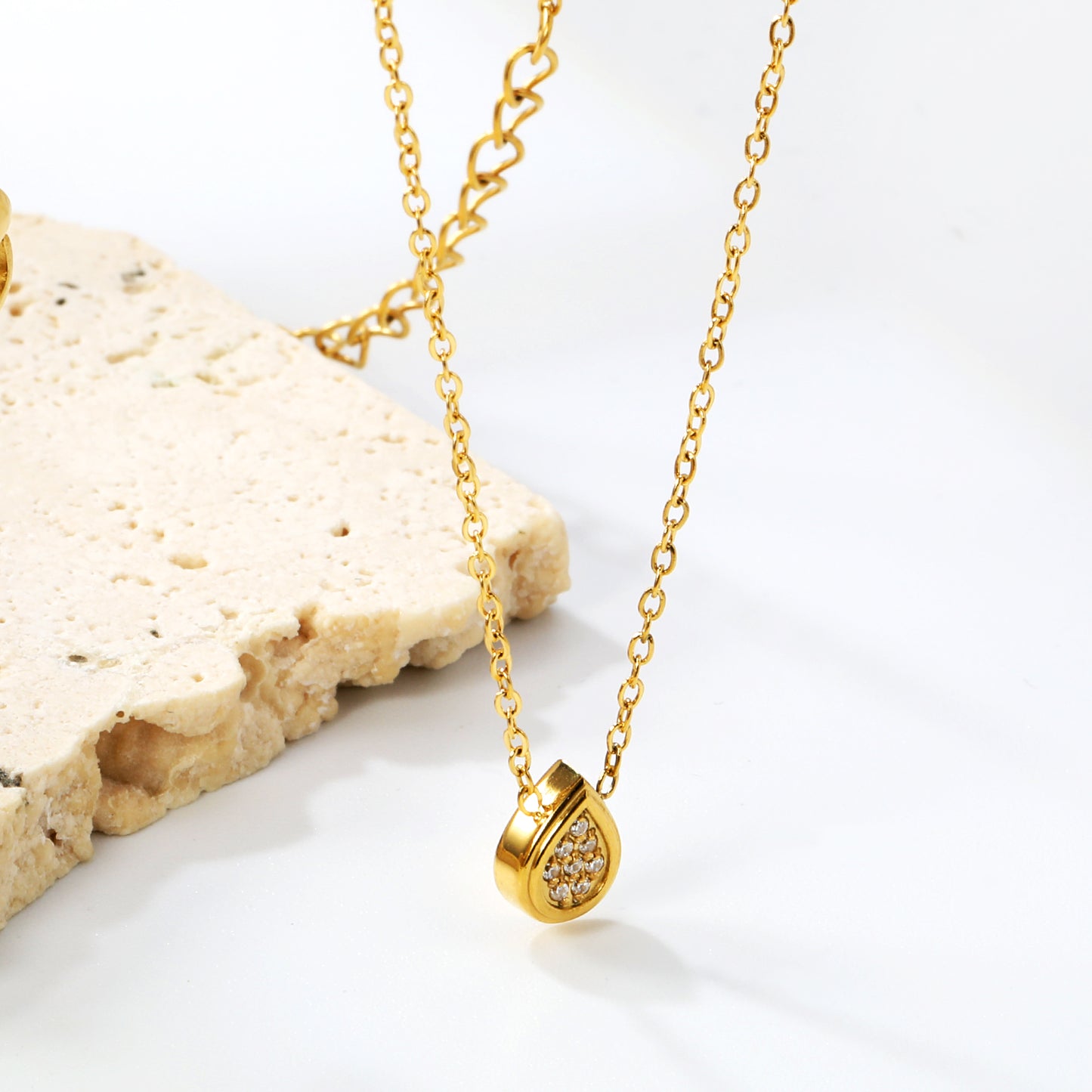 Wholesale 18K Gold Plated Teardrop Diamond Pendant Necklace Full Setting Natural Theme