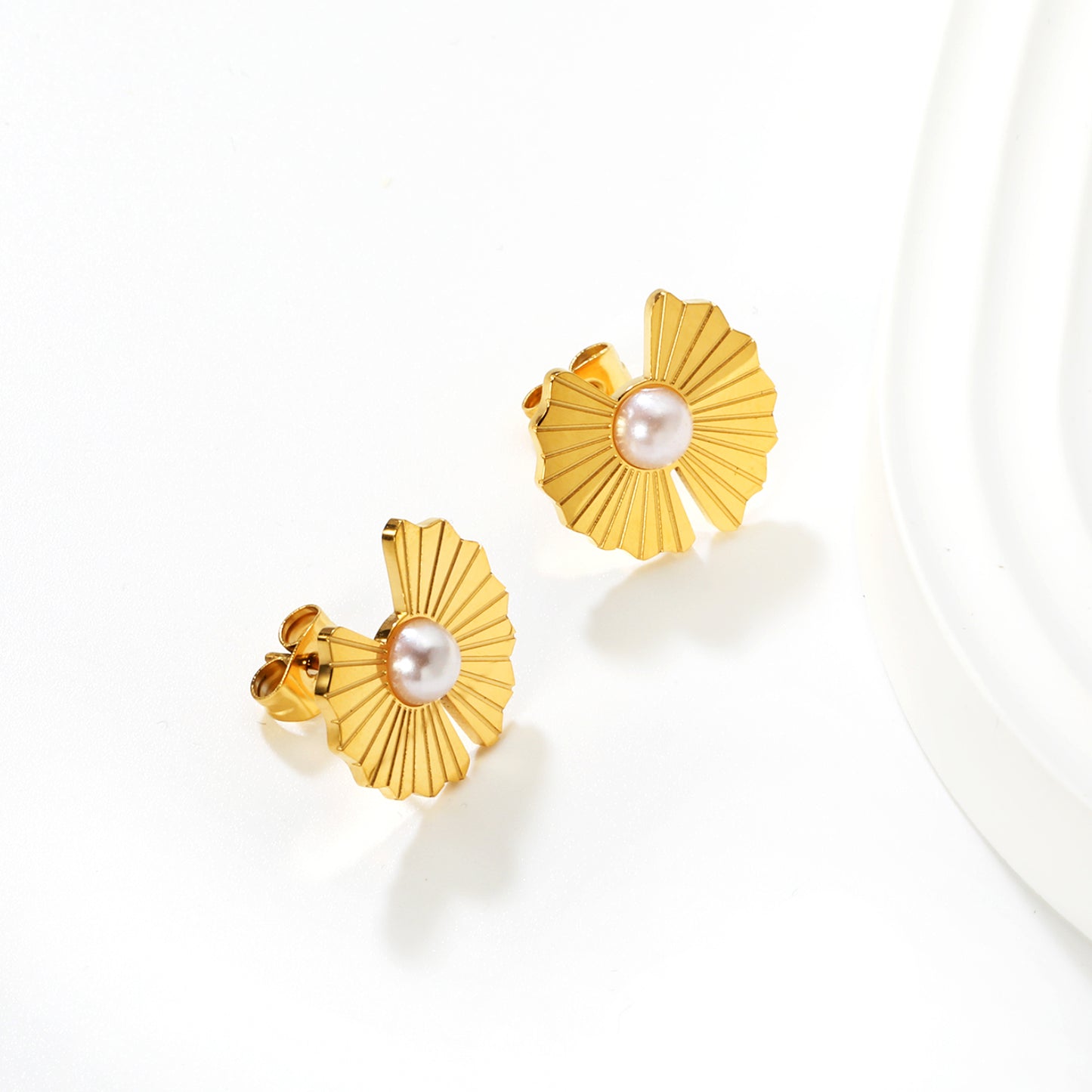 Bulk Waterproof PVD Gold Plated Fan Shape Pearl Stud Earrings