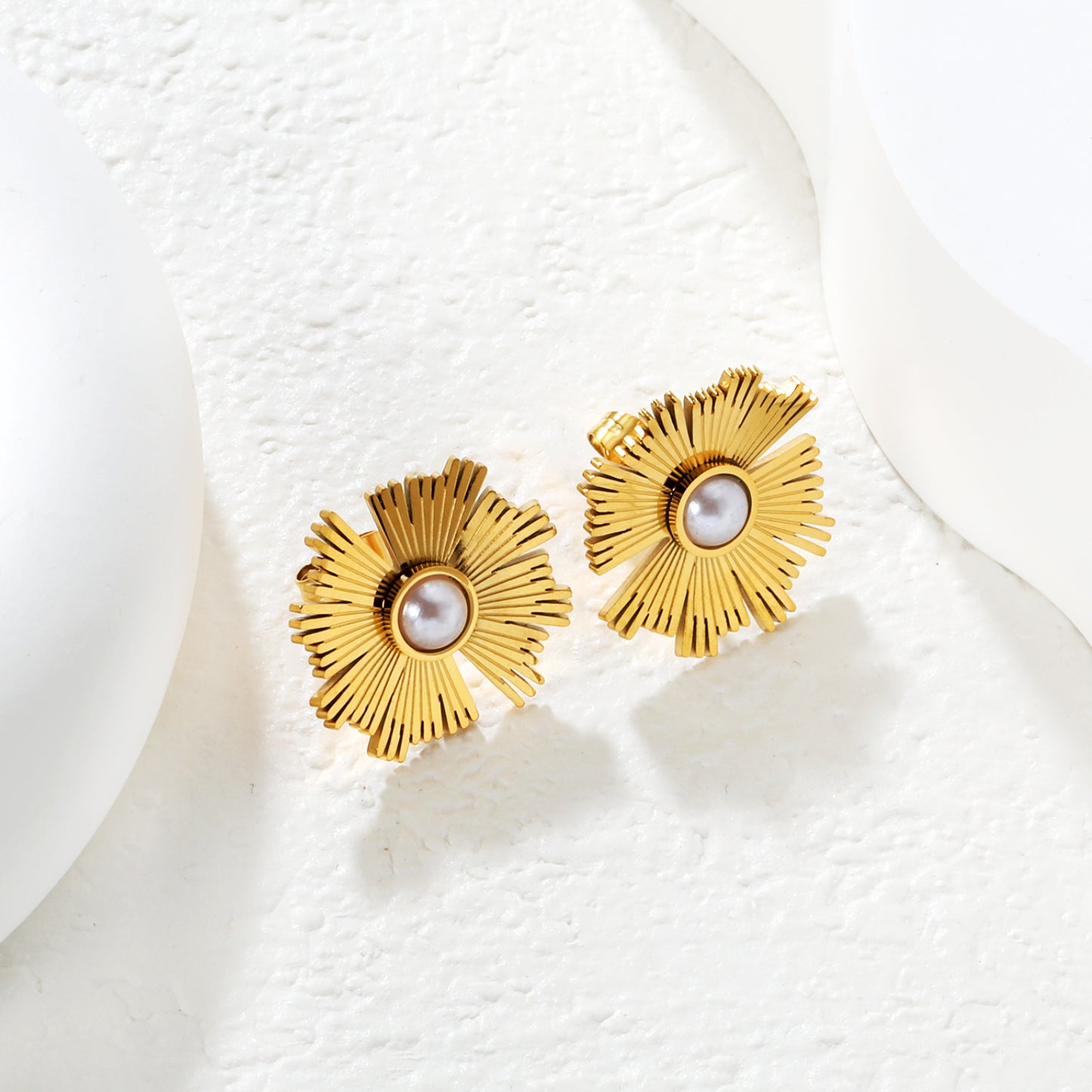 Bulk Waterproof PVD Gold Plated Sunburst Pearl Stud Earrings