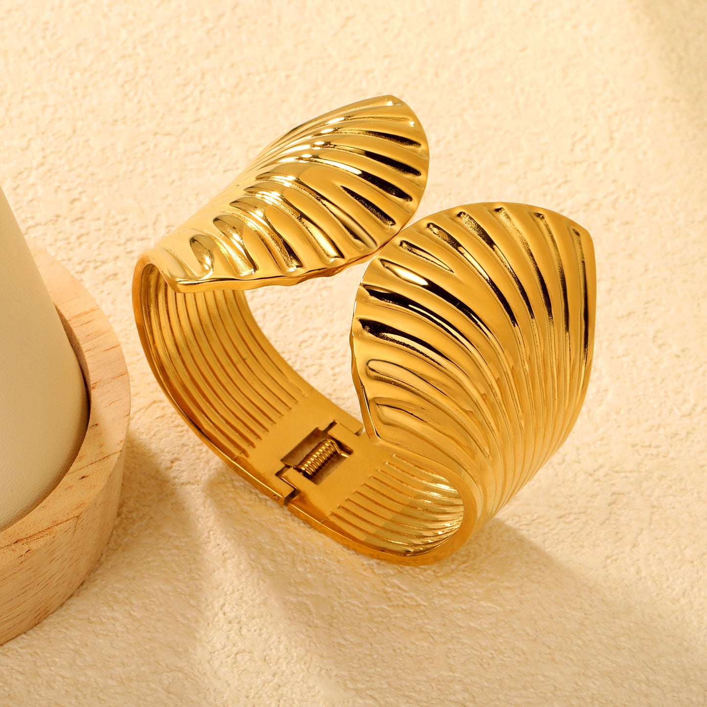 Chunky 304L Stainless Steel Ripple Bangle | High-End Gold Cuff