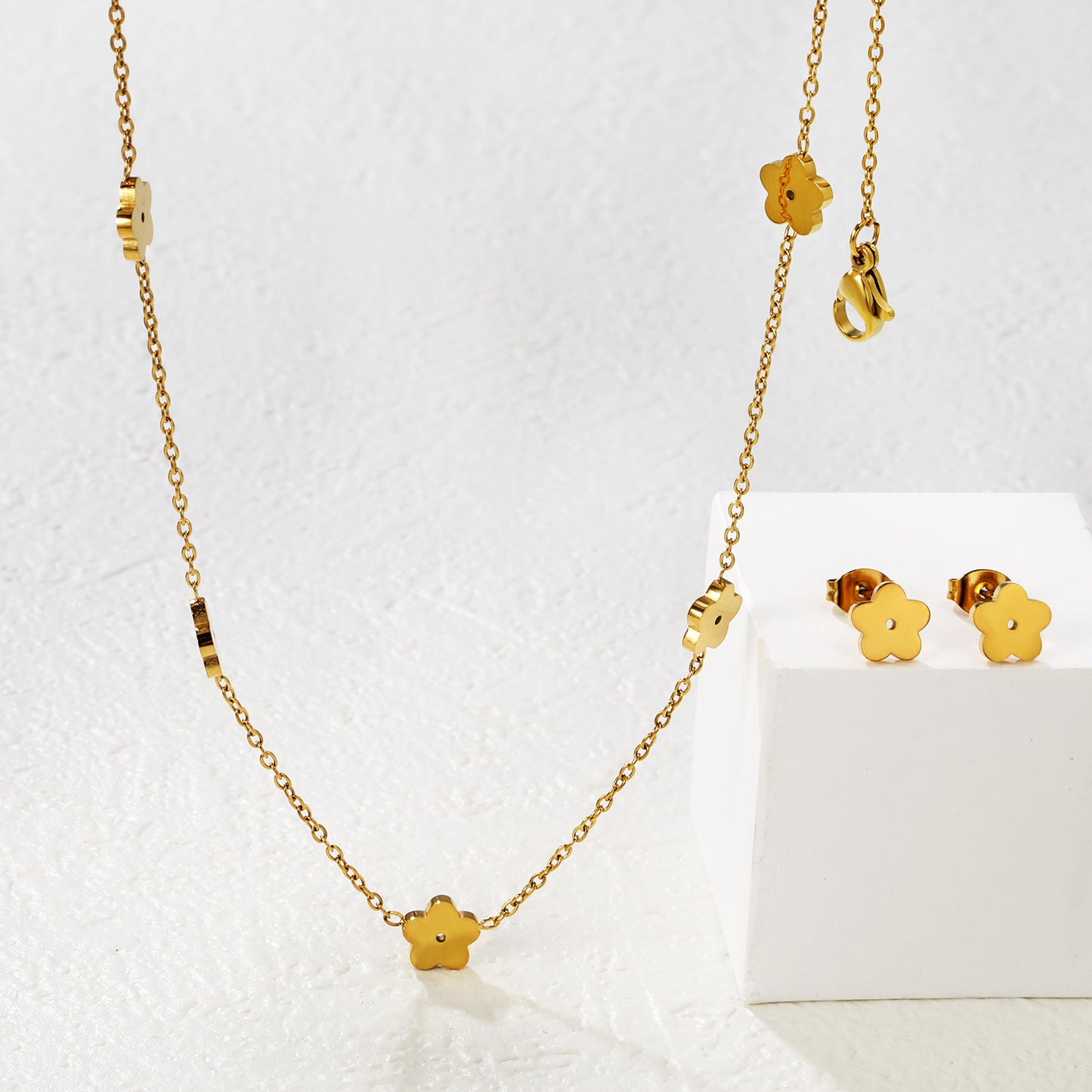 Wholesale Waterproof PVD Gold Sculpted Clover Necklace & Stud Set