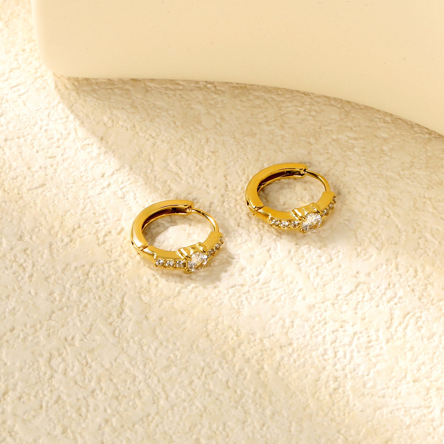 Bulk 18K Gold Plated Classic Round Zircon Hoop EarringsClose-ups of the gold plating and details