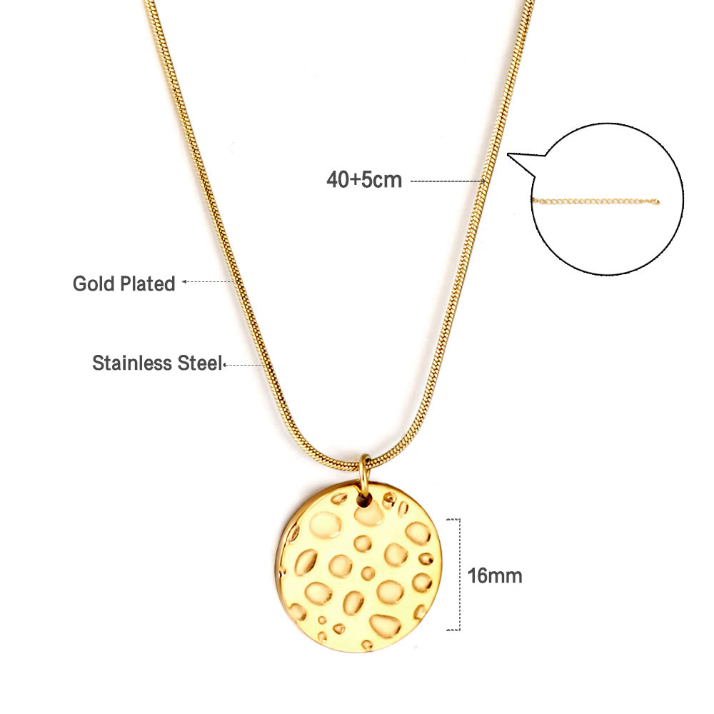 Wholesale 18K Gold Patterned Circle Necklace Chic Style
