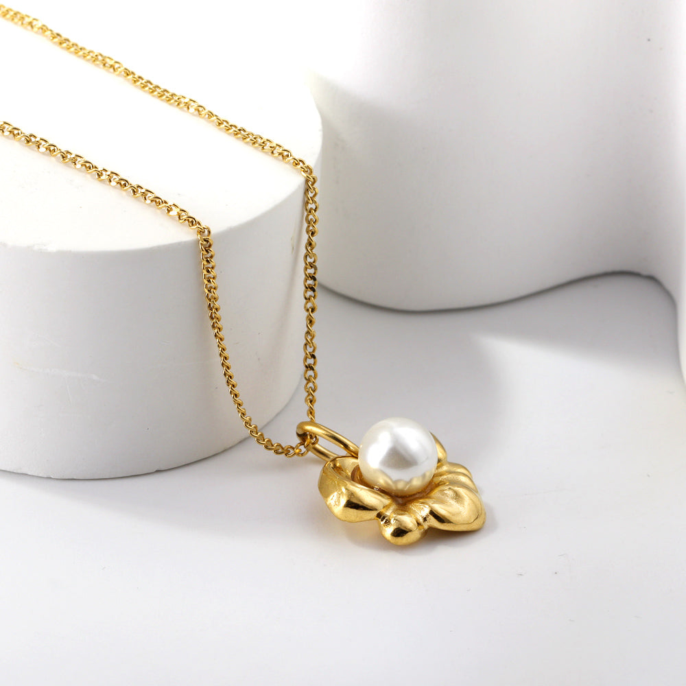 Wholesale 18K Gold Cloud and Pearl Necklace Dreamy Style