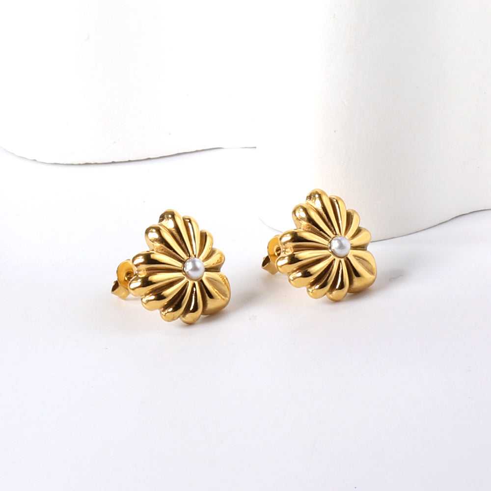 Wholesale 18K Gold Flower - pearl Stud Earrings Charming Look