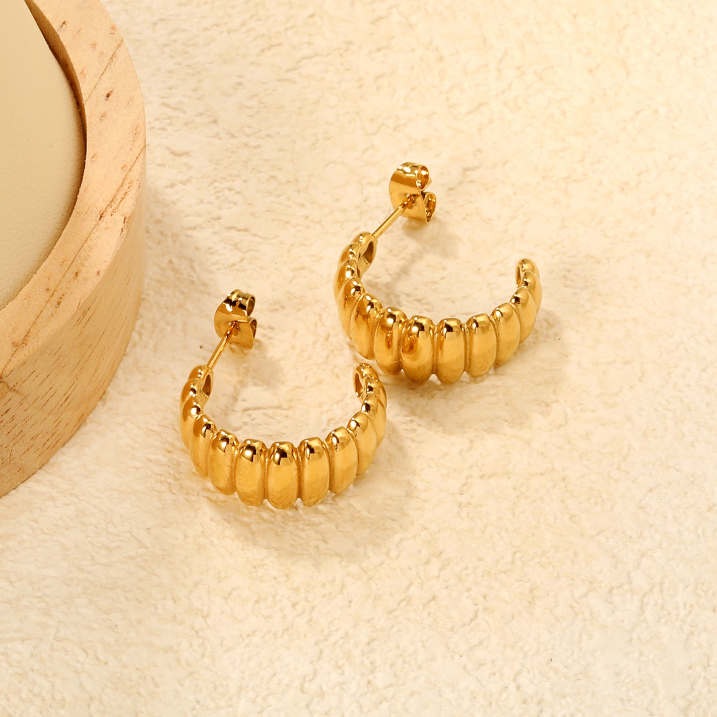 Wholesale 18K Gold Plated Wide Spiral Hoop Earrings Textured Coil Industrial VintageClose-ups of the gold plating and details