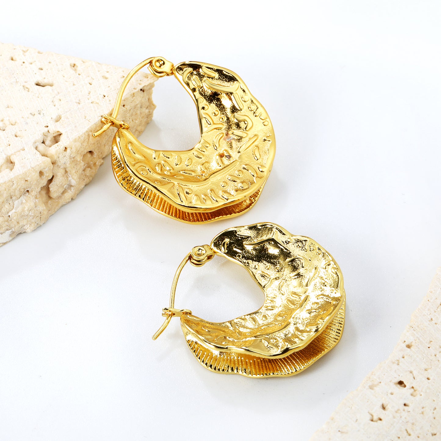Wholesale Stainless Steel 18K Gold Plated Cast Maple Leaf Stud EarringsClose-ups of the gold plating and details