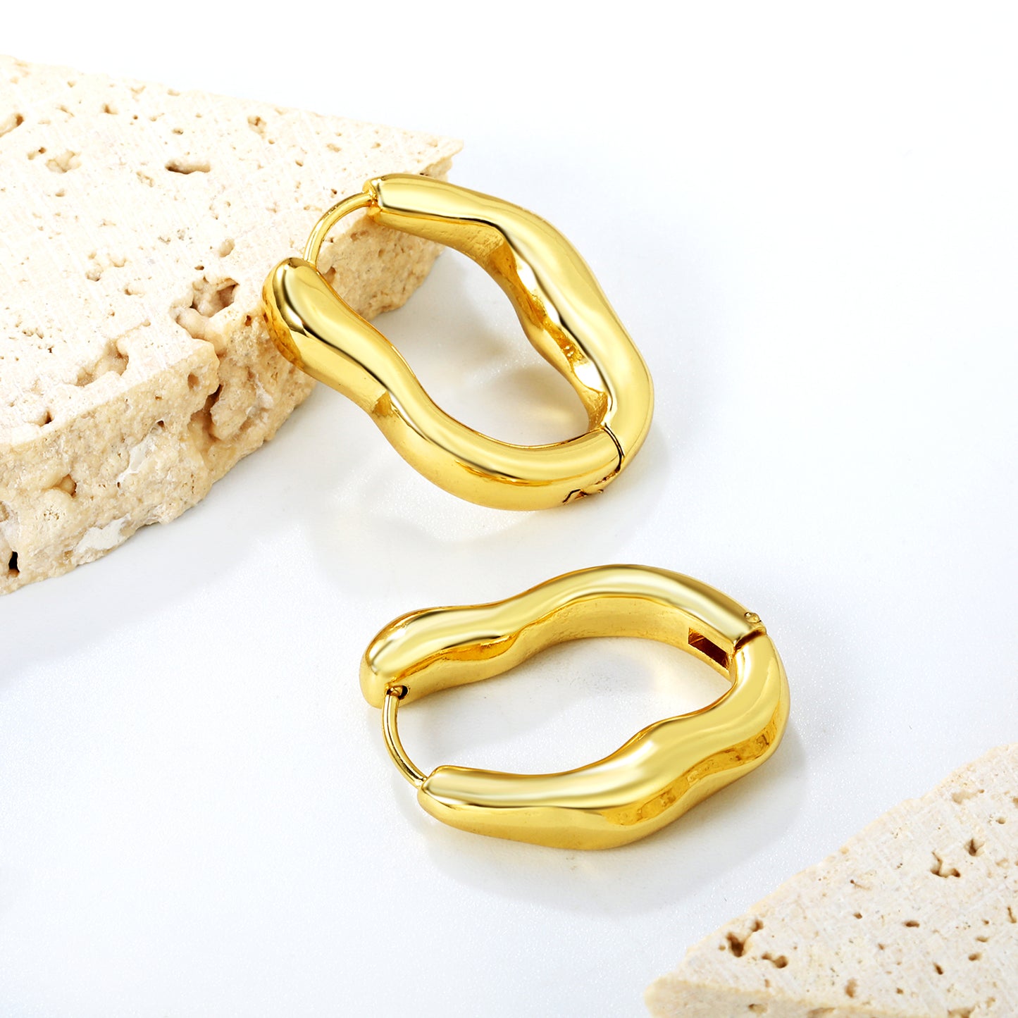 Wholesale Stainless Steel 18K Gold Plated Irregular Solid U Shape Stud EarringsClose-ups of the gold plating and details