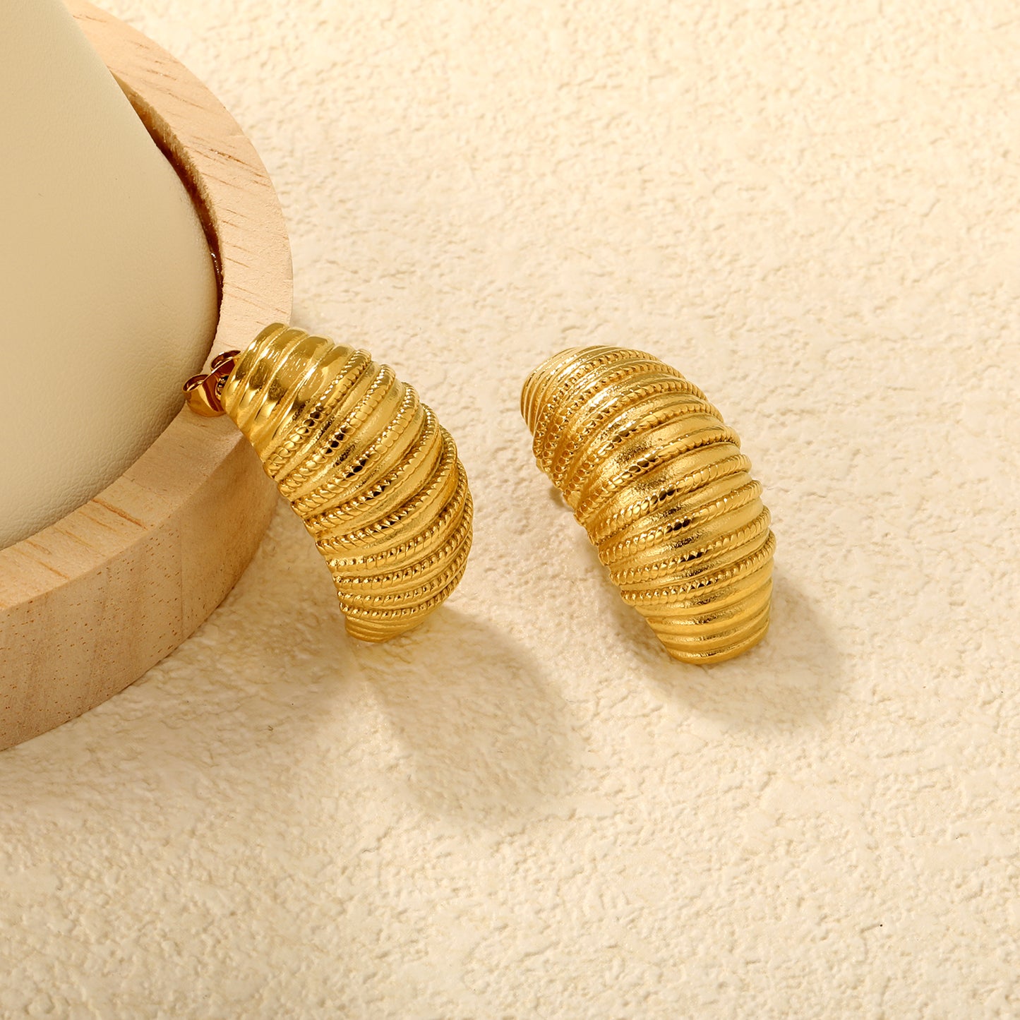 Wholesale Stainless Steel Luxe Arched Twisted Texture StudsClose-ups of the gold plating and details