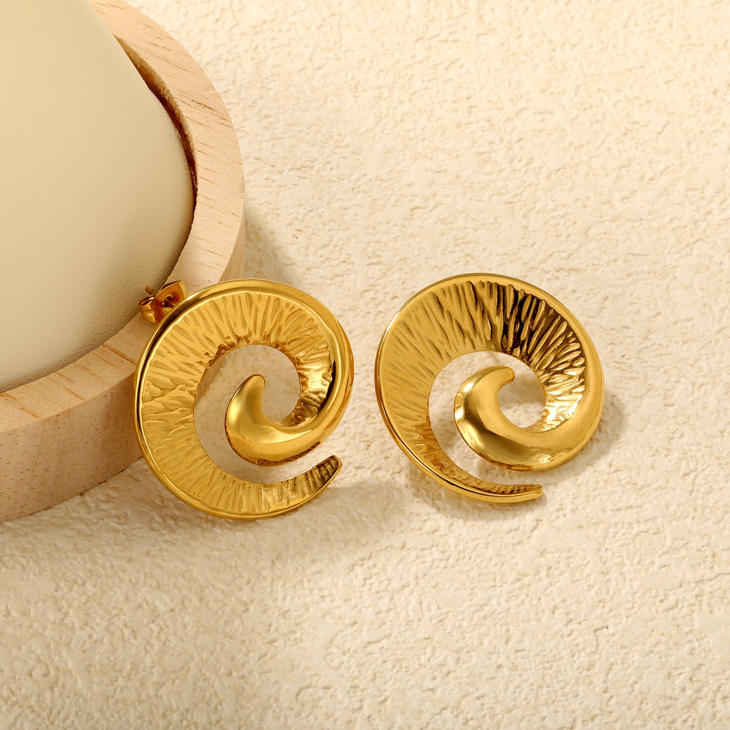 Wholesale Stainless Steel Luxe Spiral Ram Horn Stud EarringsClose-ups of the gold plating and details