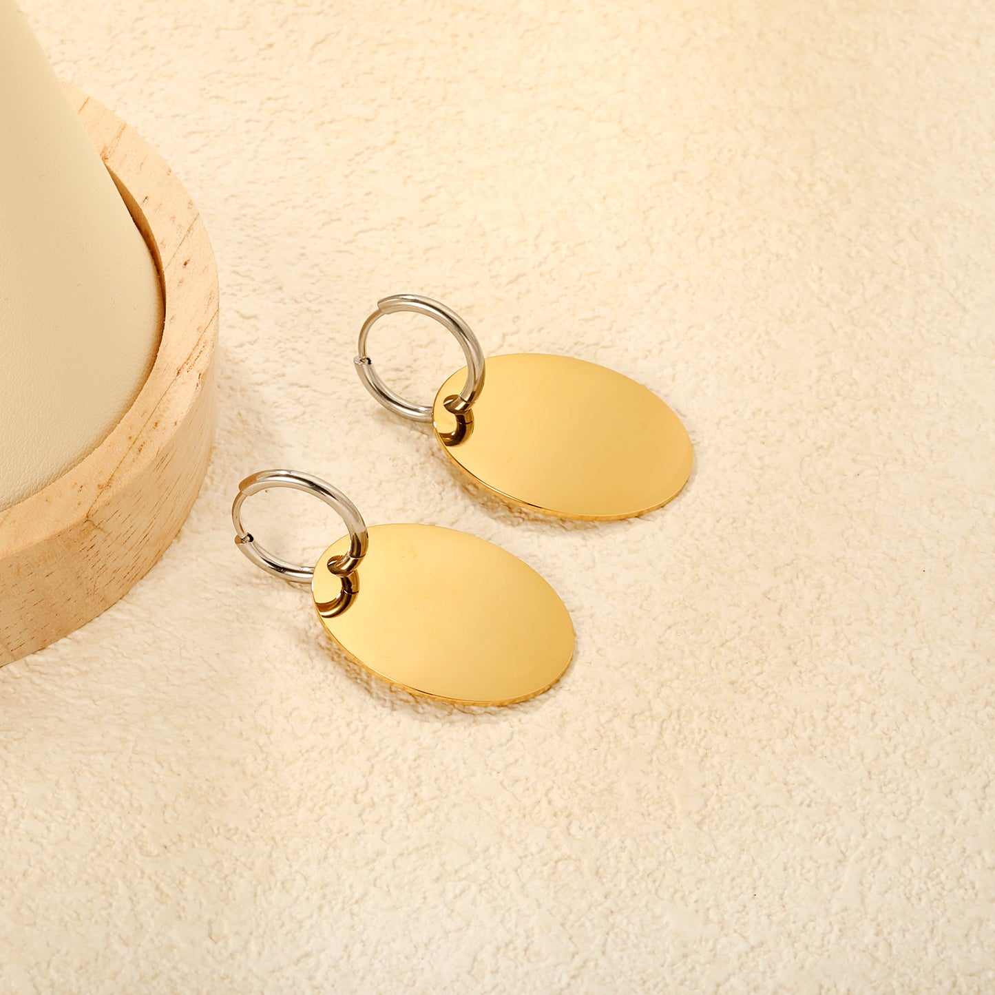 Wholesale Two-Tone Hoop with Gold Disc Earrings Contrast Design Minimalist LuxuryClose-ups of the gold plating and details