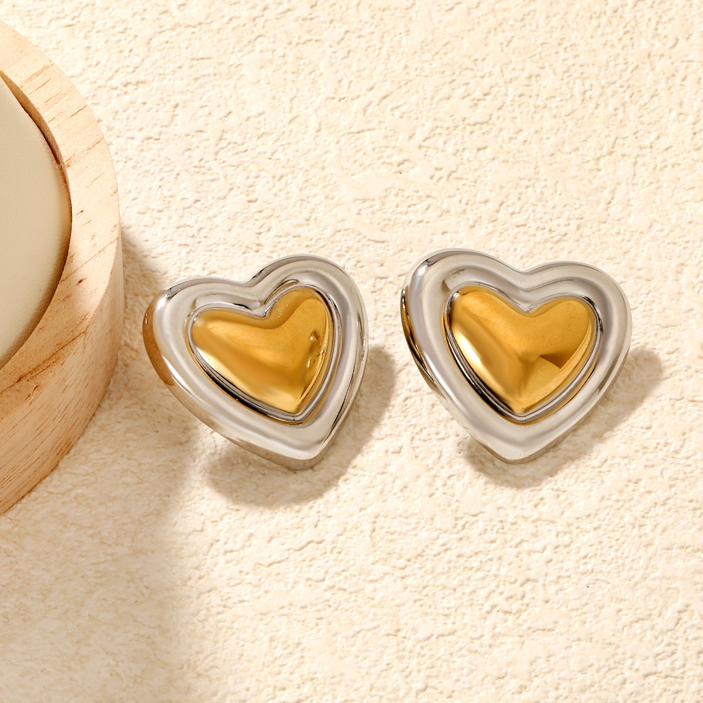 Wholesale Waterproof PVD Two-Tone Layered Heart Frame StudsClose-ups of the gold plating and details