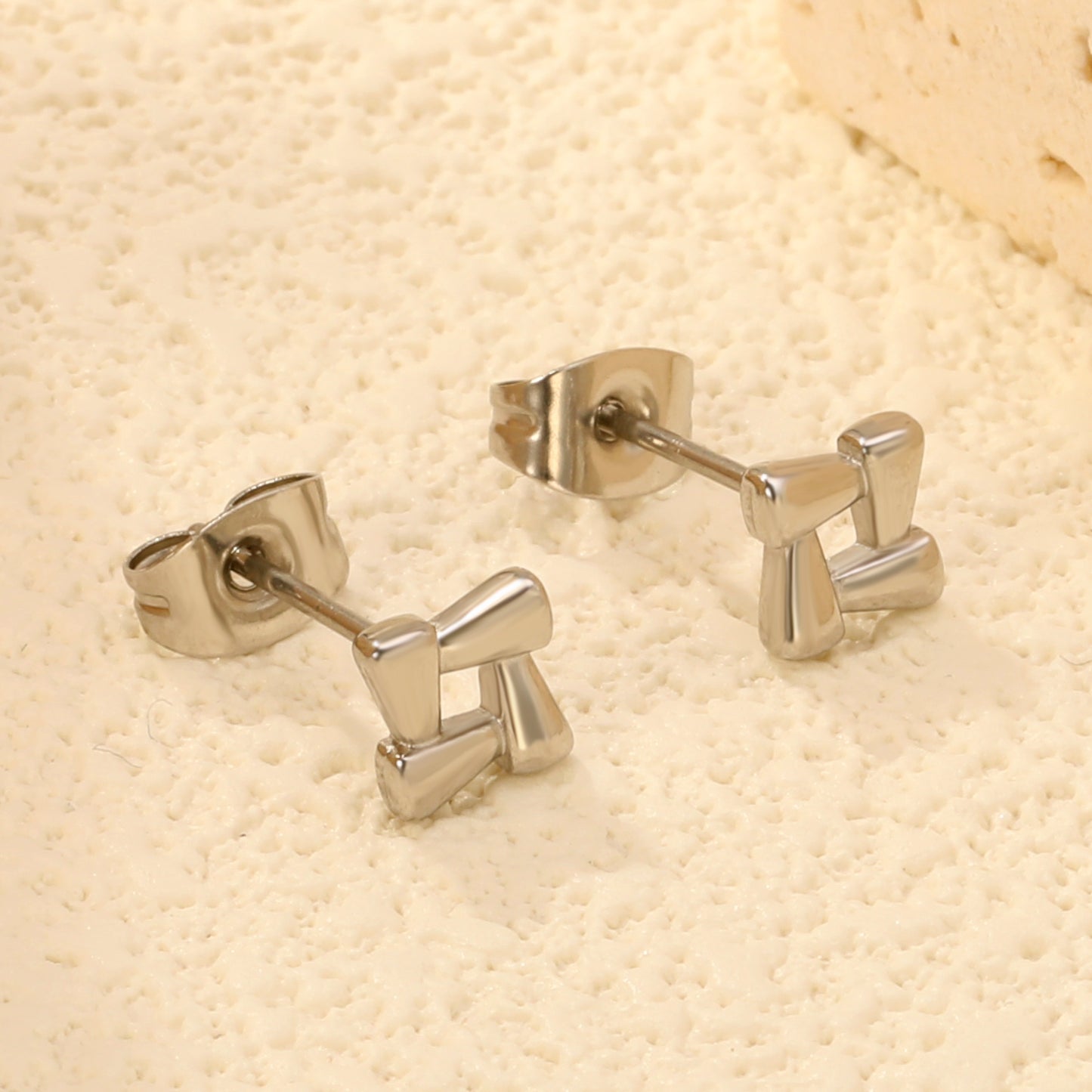 Wholesale stainless steel 18K gold plated openwork quadrilateral plain pin earringsClose-ups of the gold plating and details_silver