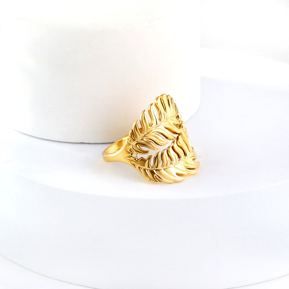botanical-leaf-ring-styling-spring-summer-essentials