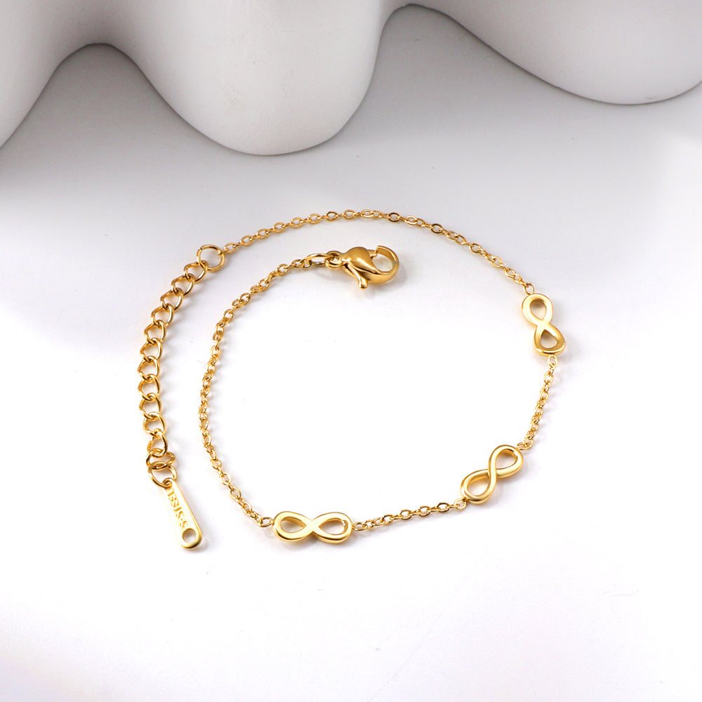 conceptual-luxury-bracelet-18kgold