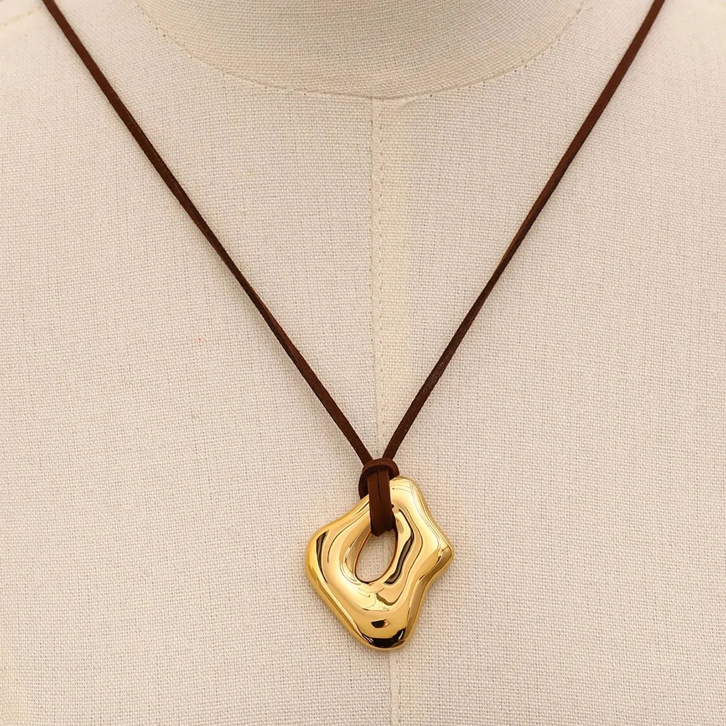 Wholesale Waterproof Leather Cord Sculpted Fluid Gold Nugget Necklace