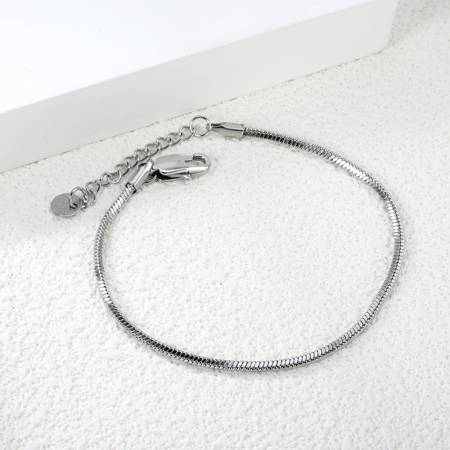 featherlight-luxury-bracelet-design-2mm-silver