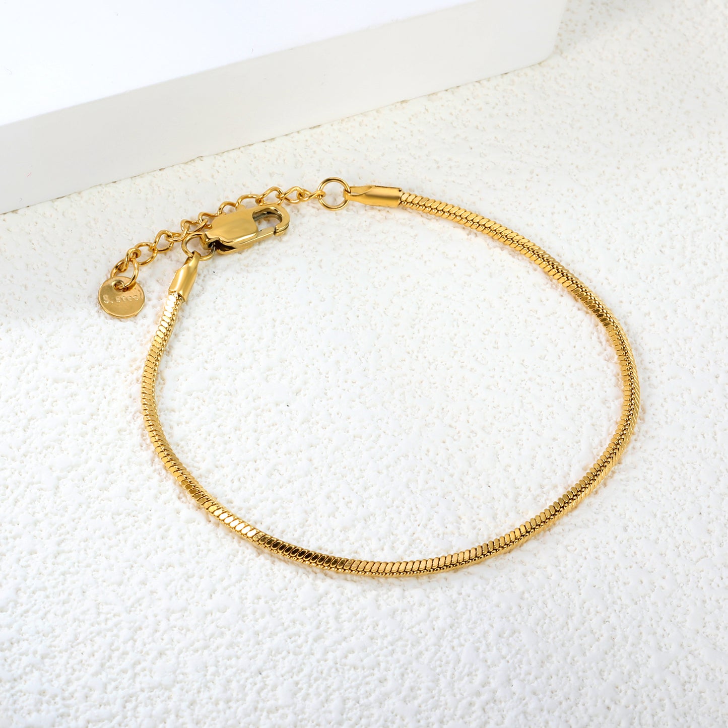 featherlight-luxury-bracelet-design-2mm