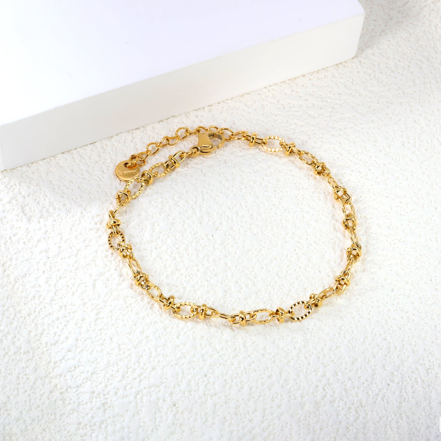 fluid-luxury-bracelet-design