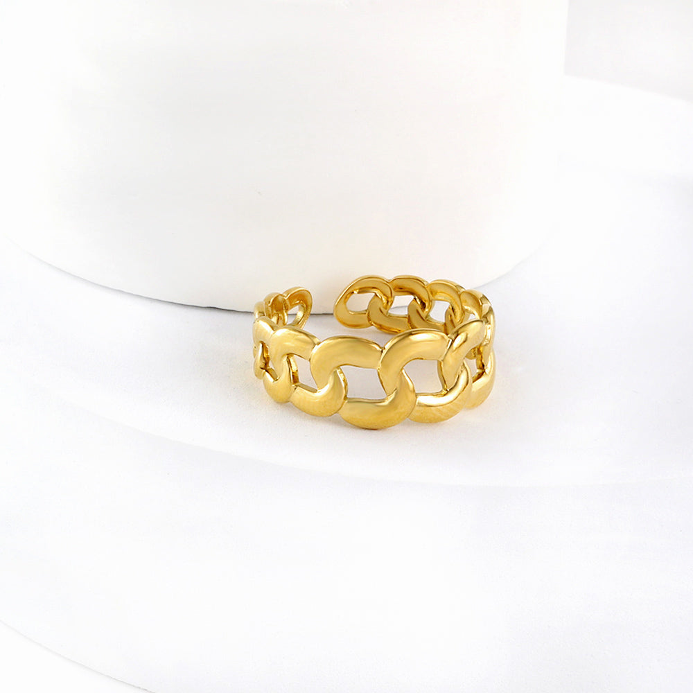 gold-plated-chain-ring-interlocking-design-wholesale-Scene diagram