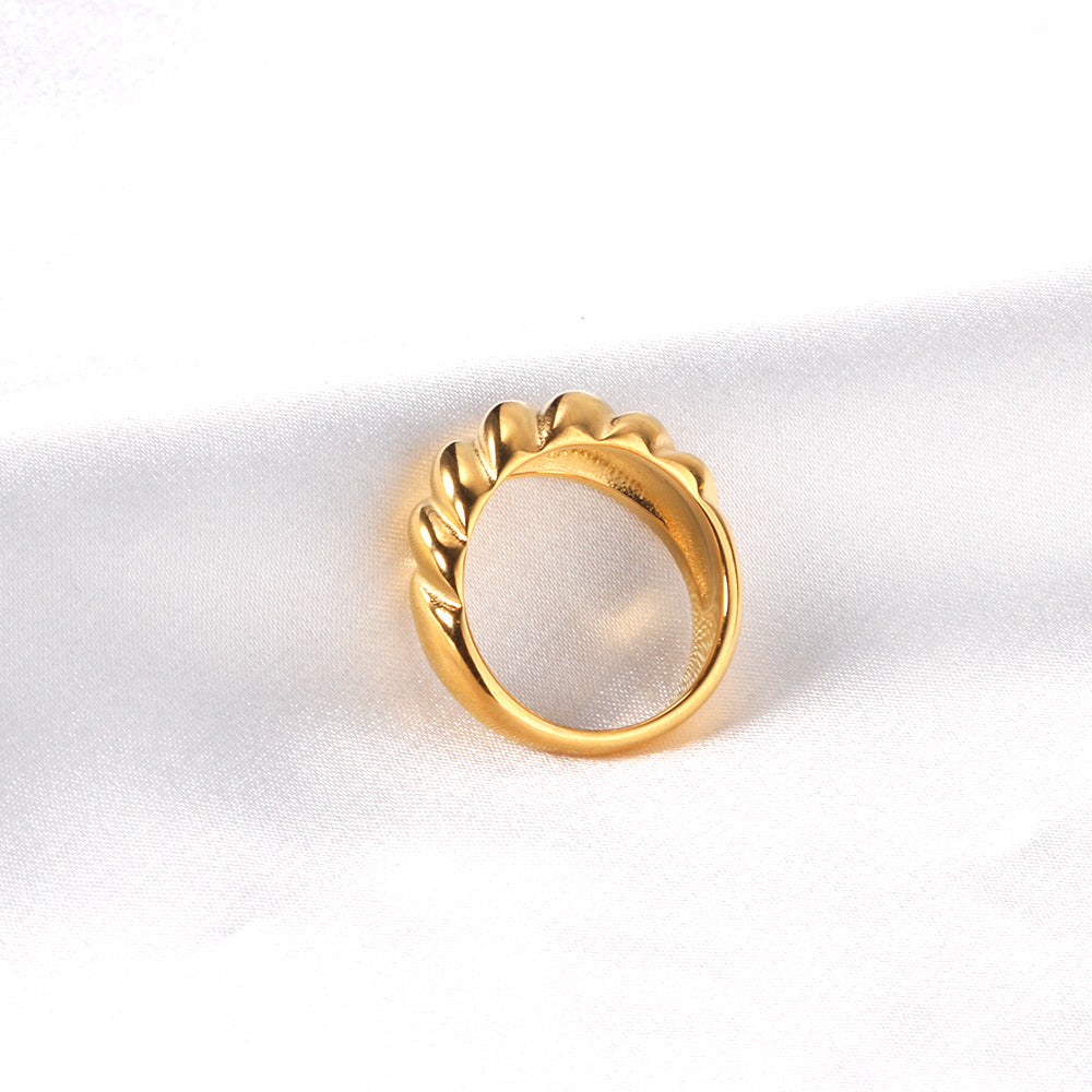 gold-plated-spiral-ring-modern-sculpted-Scene diagram