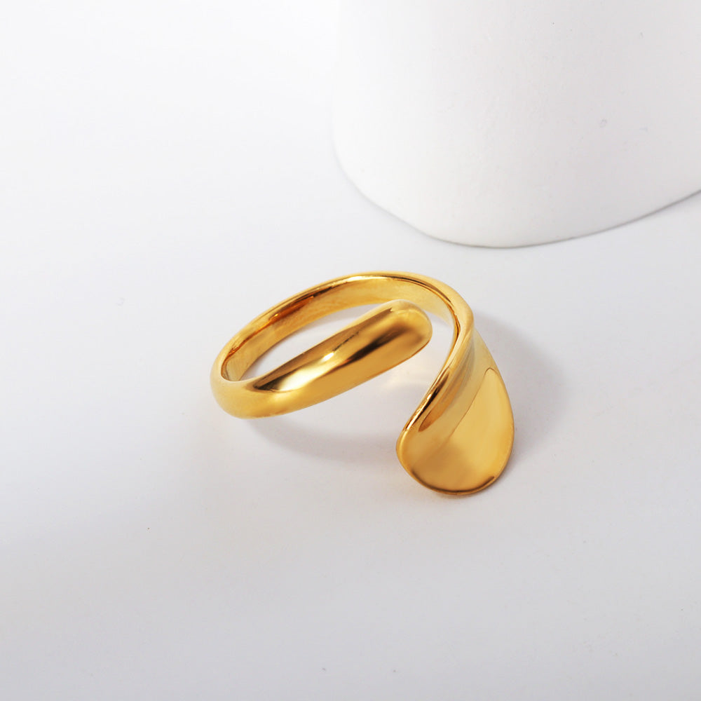 minimalist-jewelry-styling-white-background