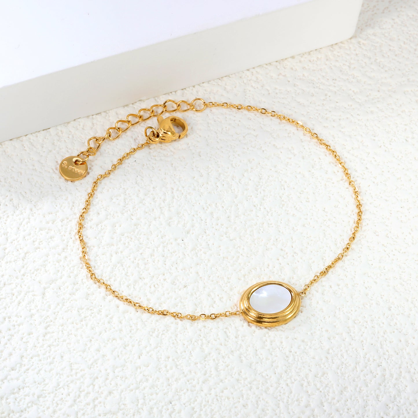 pure-luxury-bracelet-design