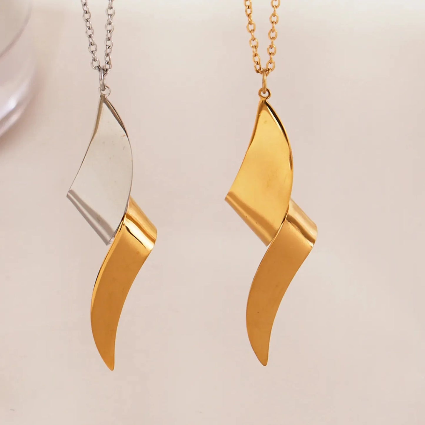 Wholesale Waterproof Two-Tone Spiral Sculpted Fluid Pendant Necklace