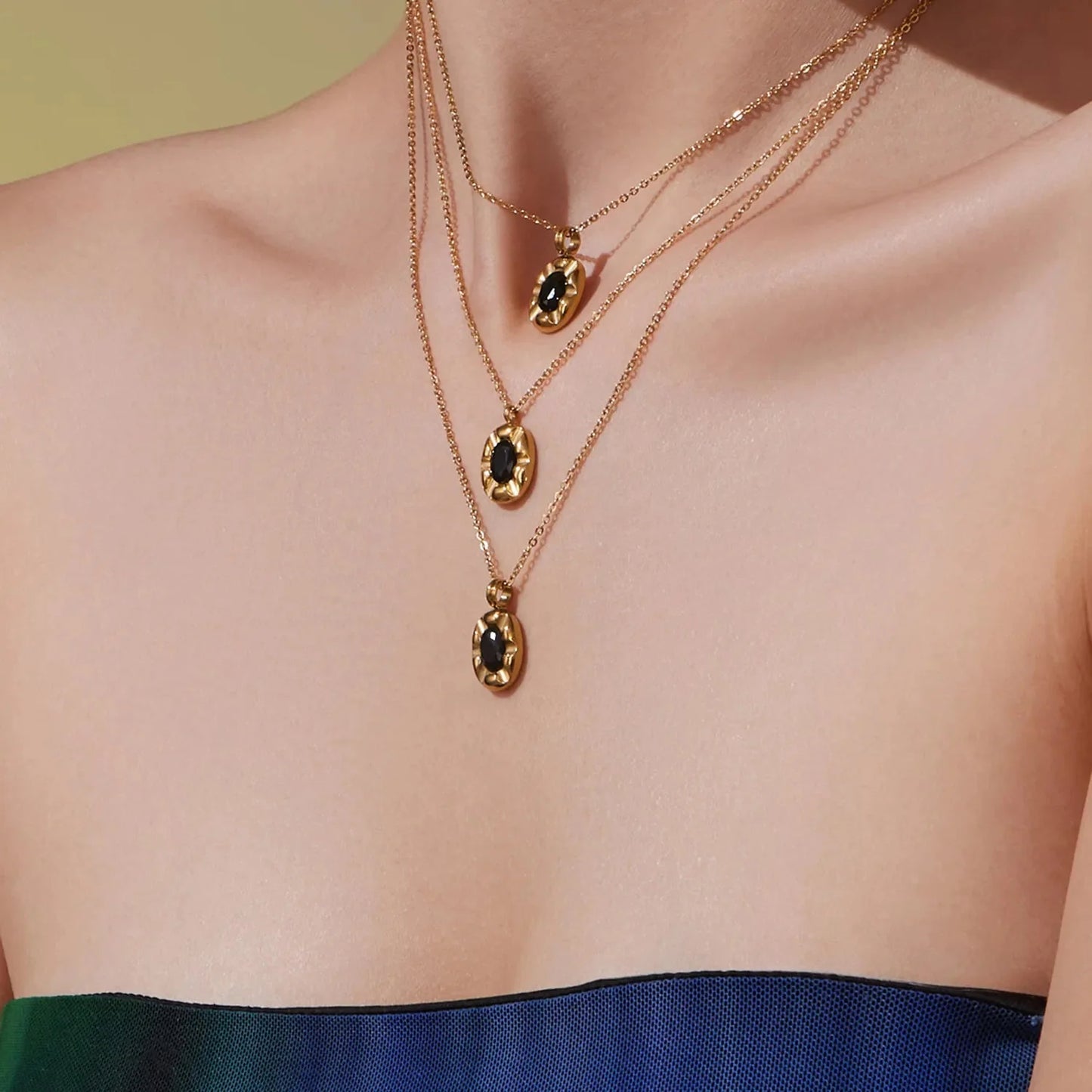 Light Luxury Black Agate Flower Necklace Stainless Steel Waterproof