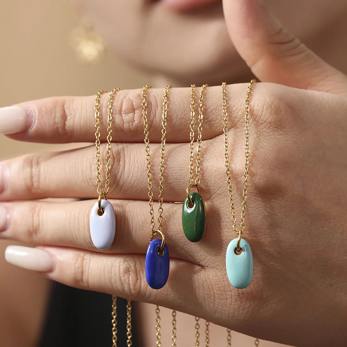 Wholesale Waterproof PVD Gold Sculpted Oval Gemstone Pendant Necklace